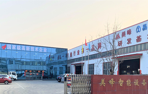 阿不來提·阿不都熱西提副主席，時任國家質(zhì)檢總局局長王勇、婁勤儉副部長與參賽選手合影留念